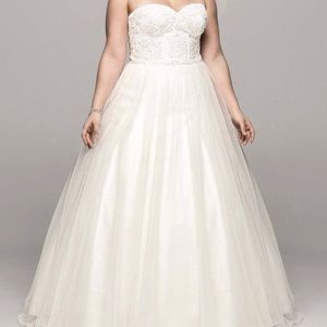 Wedding dress (size 18) lace corset ballgown